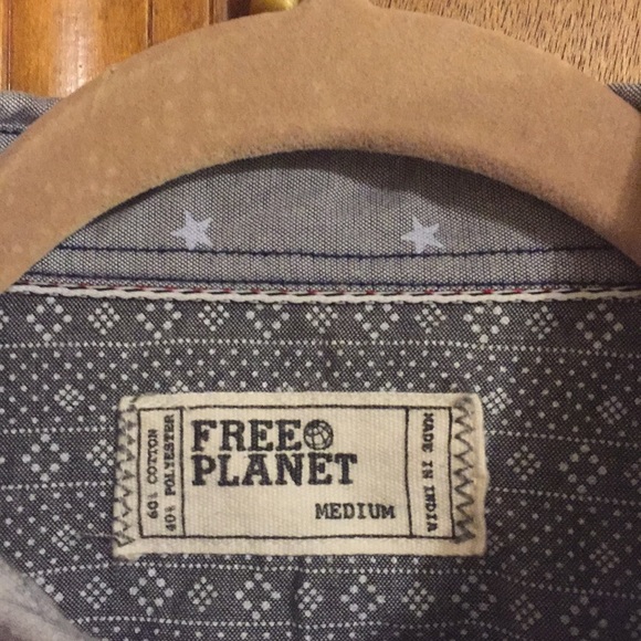 Free Planet button down shirt ⭐️ pattern size M - Picture 4 of 4
